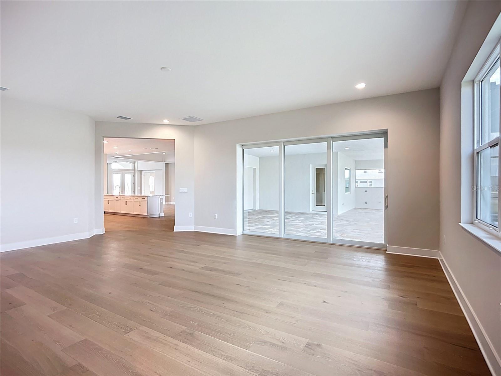 HAMPTON LAKES - Residential