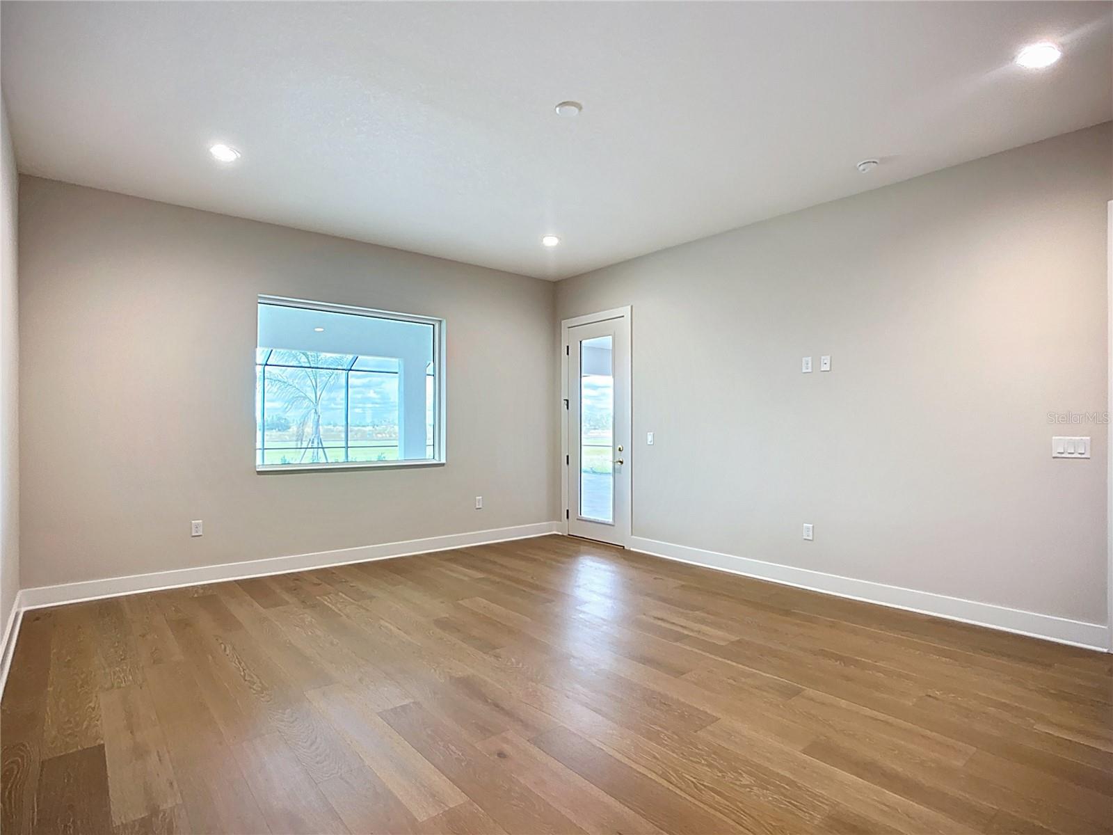 HAMPTON LAKES - Residential