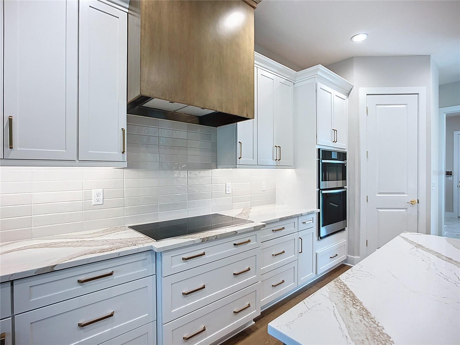 HAMPTON LAKES - Residential