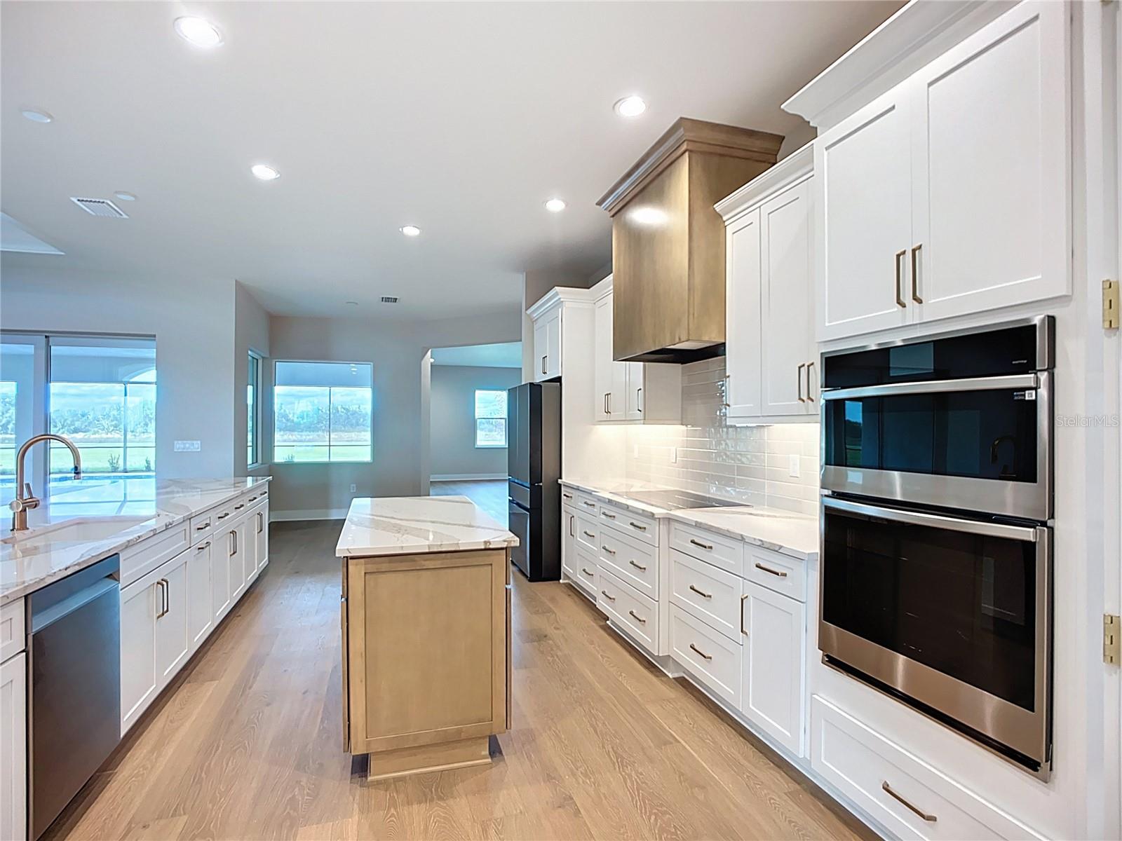 HAMPTON LAKES - Residential