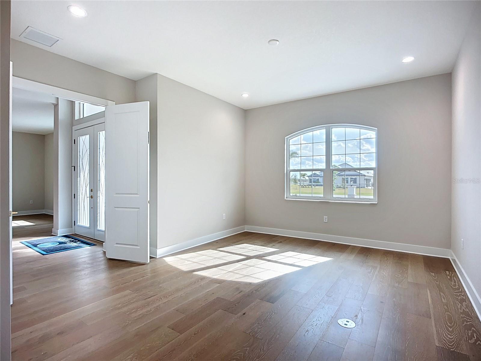 HAMPTON LAKES - Residential