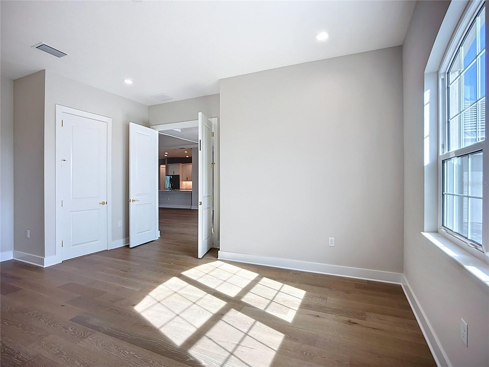 HAMPTON LAKES - Residential