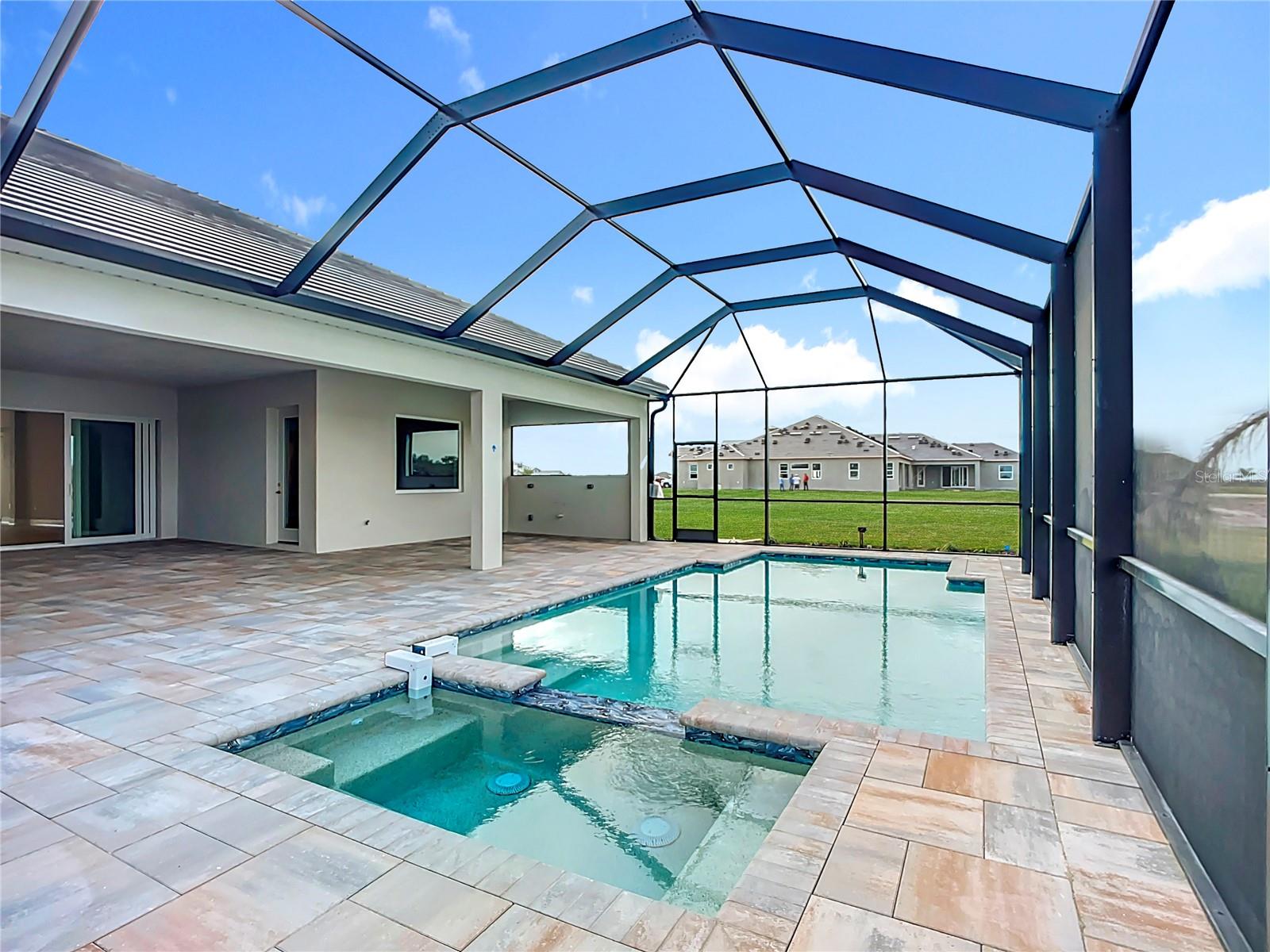 HAMPTON LAKES - Residential