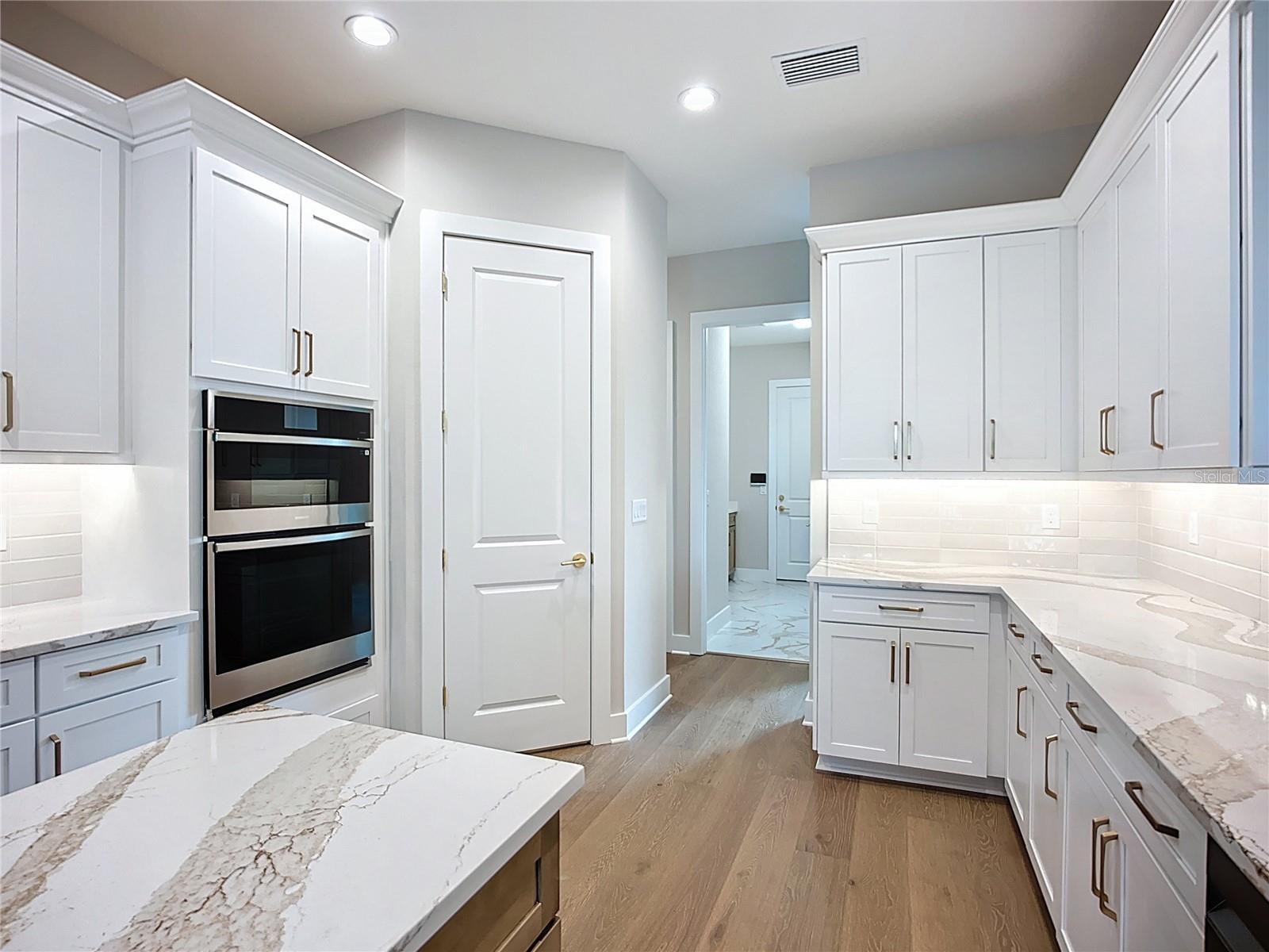 HAMPTON LAKES - Residential