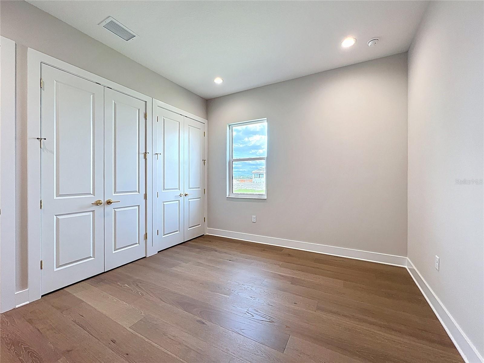 HAMPTON LAKES - Residential