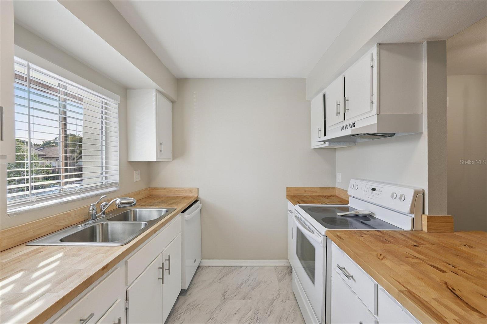 HIDDEN LAKE VILLAGE - Residential