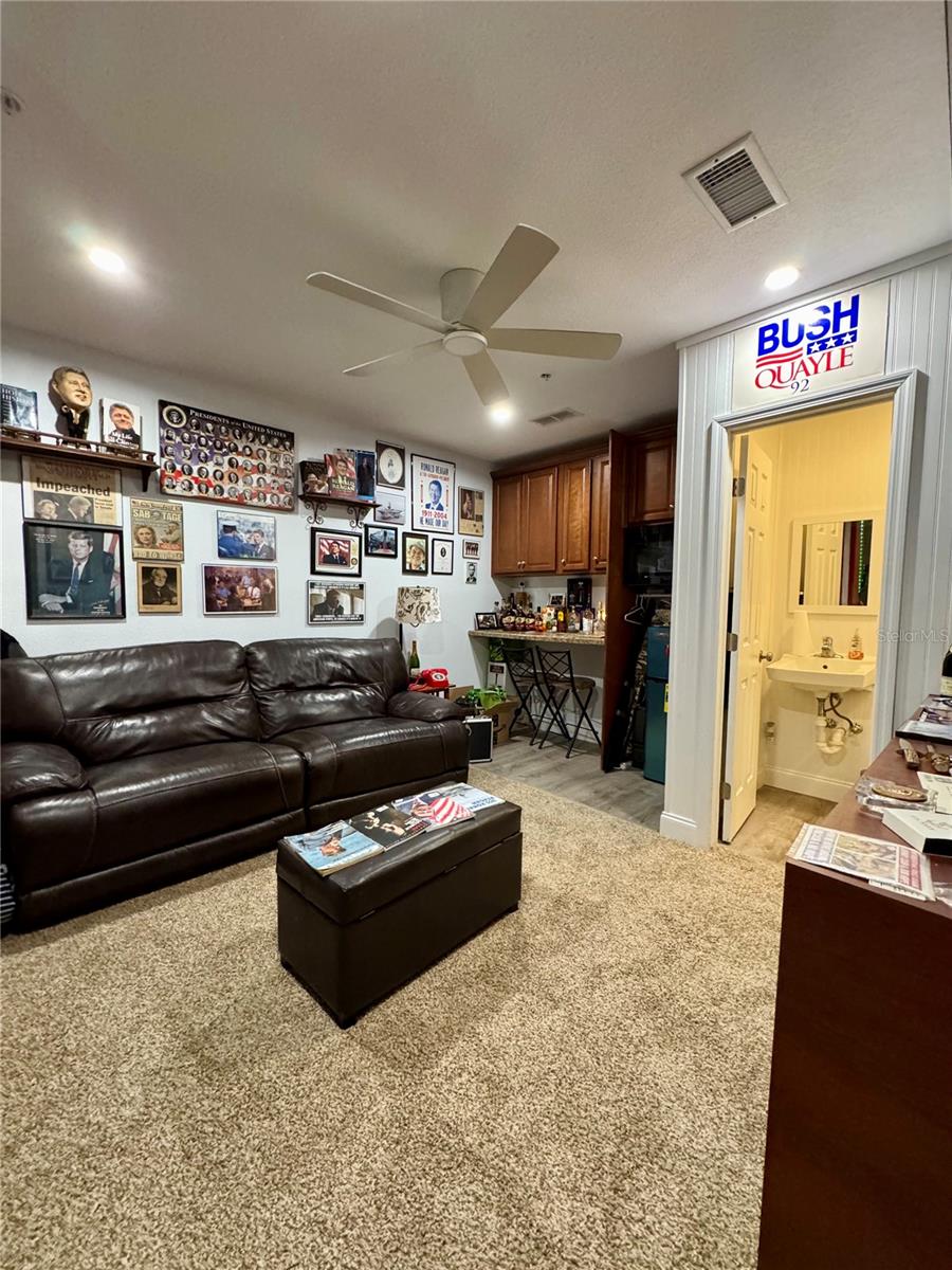 KNIGHTS TRAIL BUS SUITES BLDG B - Commercial Sale