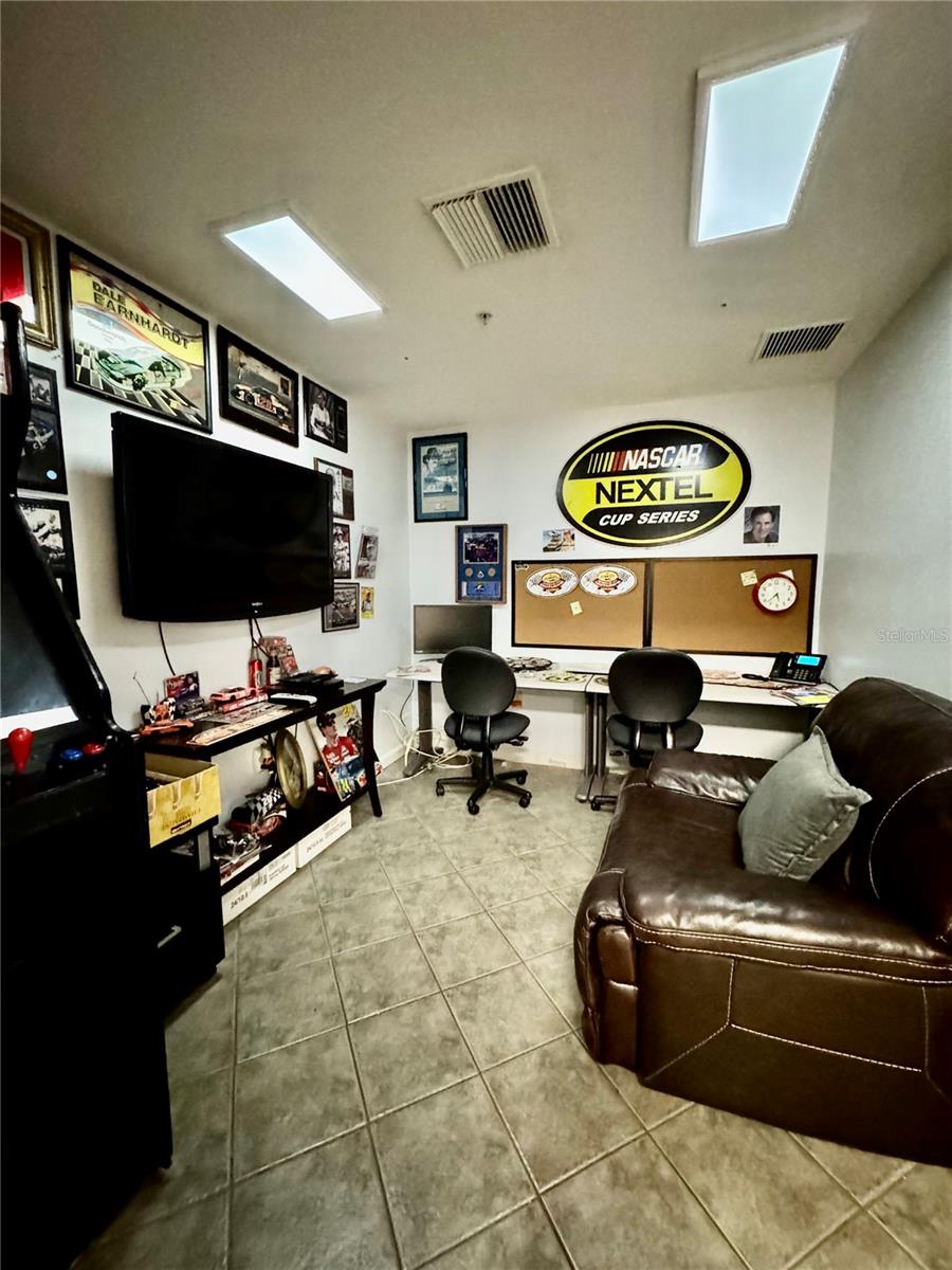 KNIGHTS TRAIL BUS SUITES BLDG B - Commercial Sale