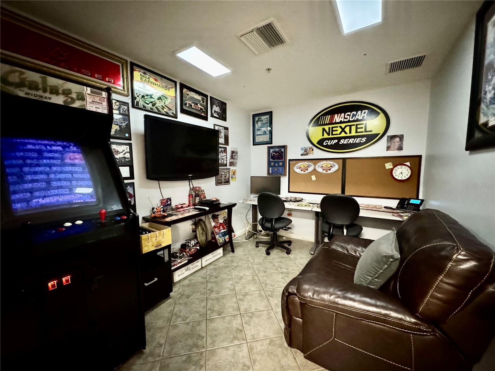 KNIGHTS TRAIL BUS SUITES BLDG B - Commercial Sale