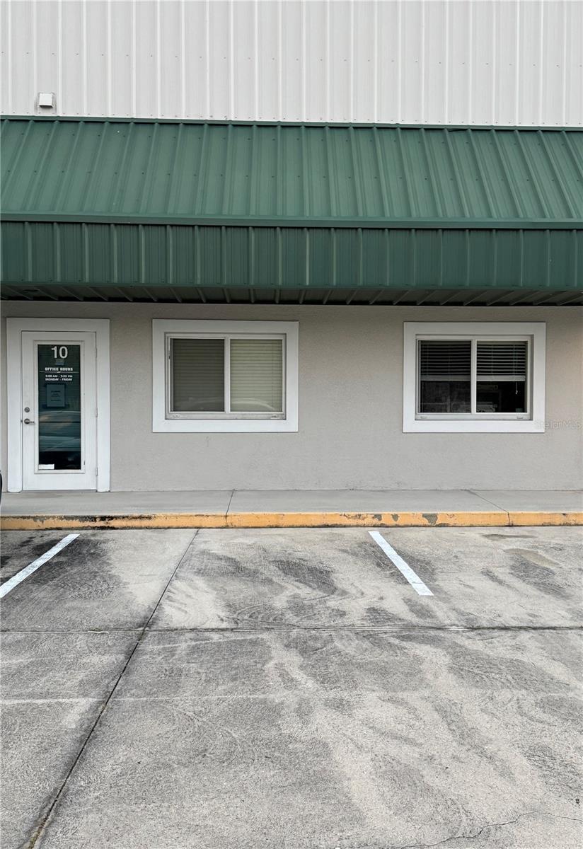 KNIGHTS TRAIL BUS SUITES BLDG B - Commercial Sale