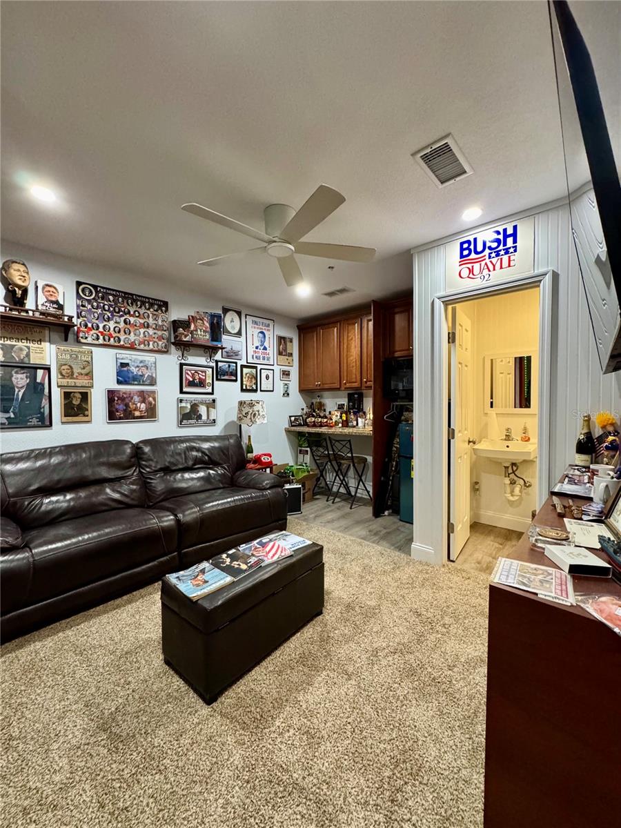 KNIGHTS TRAIL BUS SUITES BLDG B - Commercial Sale