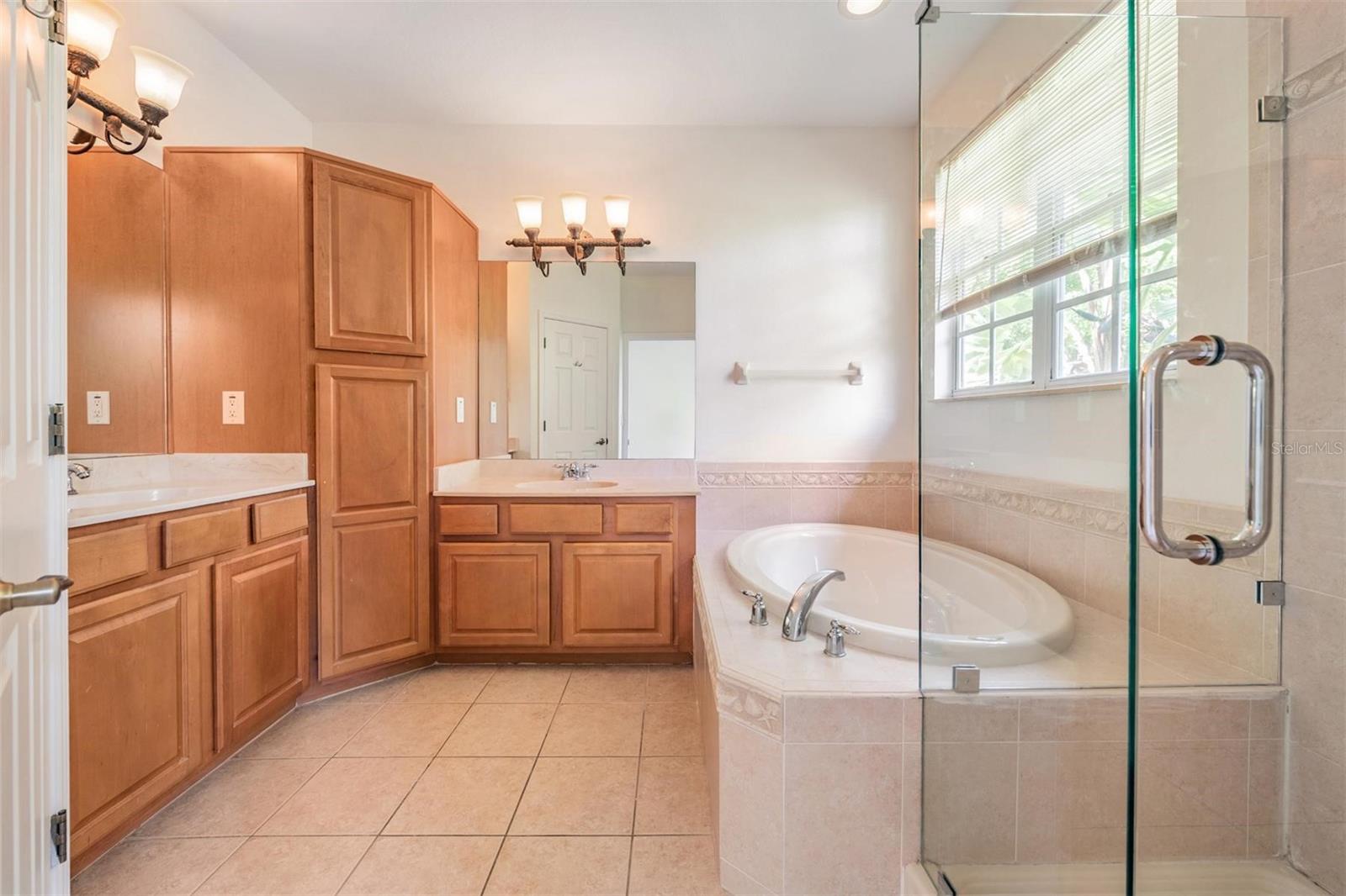 PROVENCE TWNHMS AT WATERCHASE - Residential