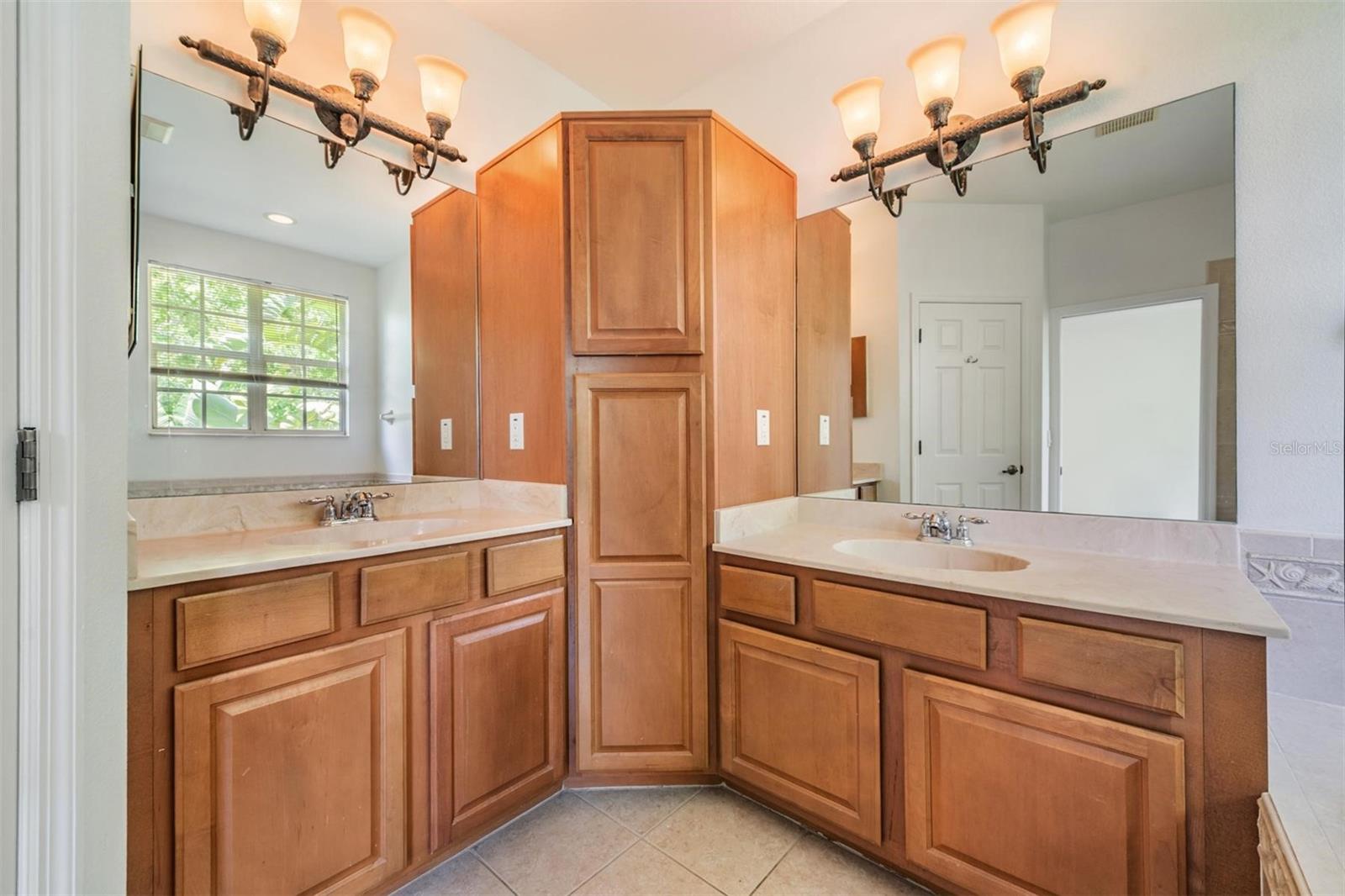 PROVENCE TWNHMS AT WATERCHASE - Residential