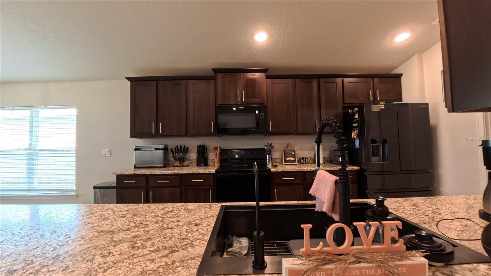 499 MEADOW POINTE DRIVE