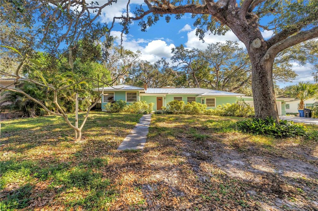 Photo of 1019 Woodcrest Avenue, Clearwater, FL 33756 (MLS # TB8456713)