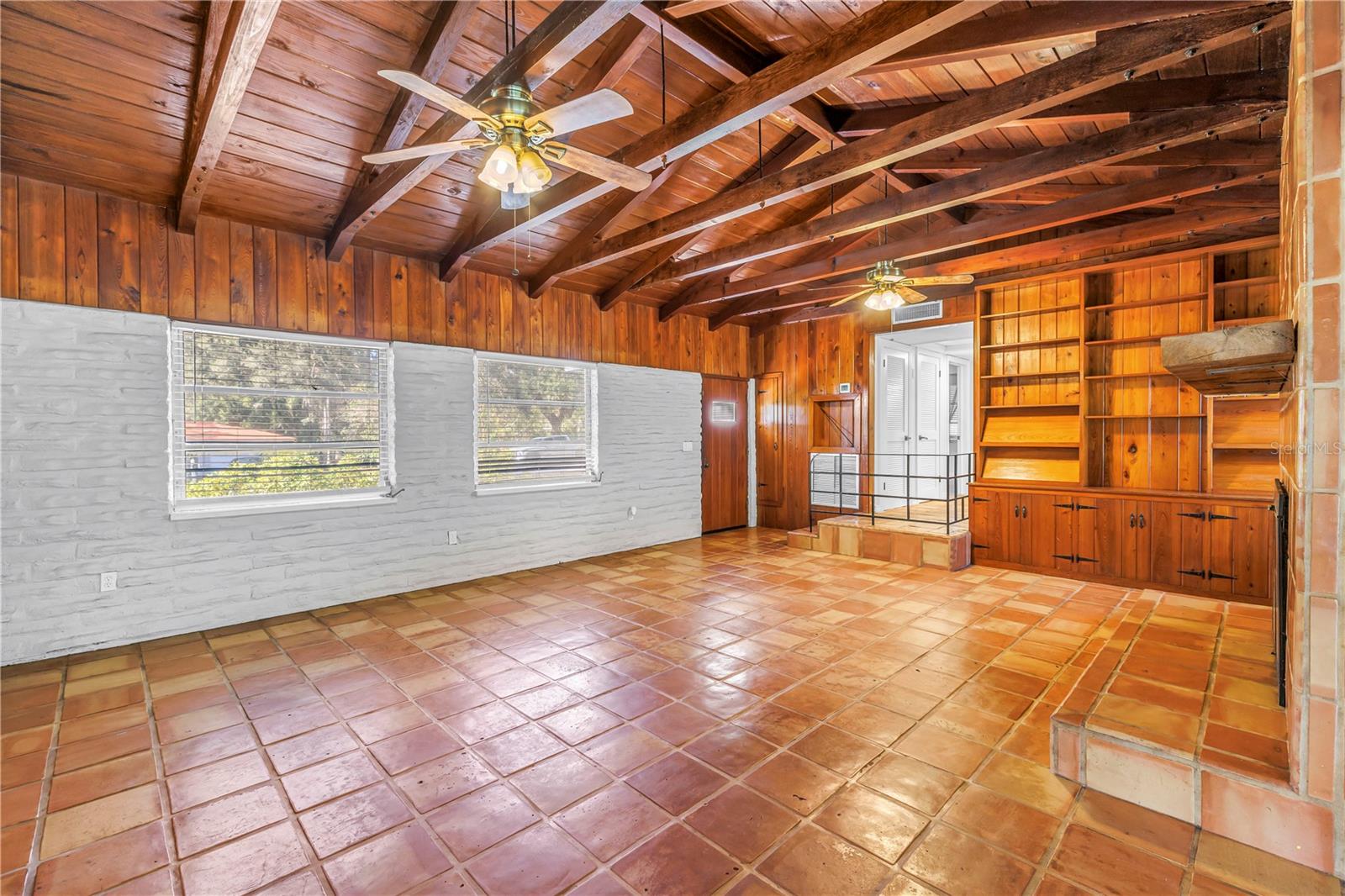 1019 WOODCREST AVENUE