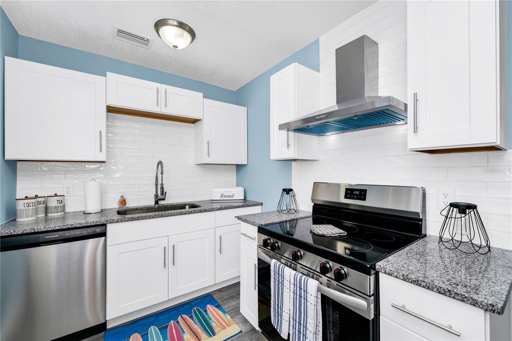 Photo of 511 S Alder Avenue, Orlando, FL 32807 (MLS # O6370503)