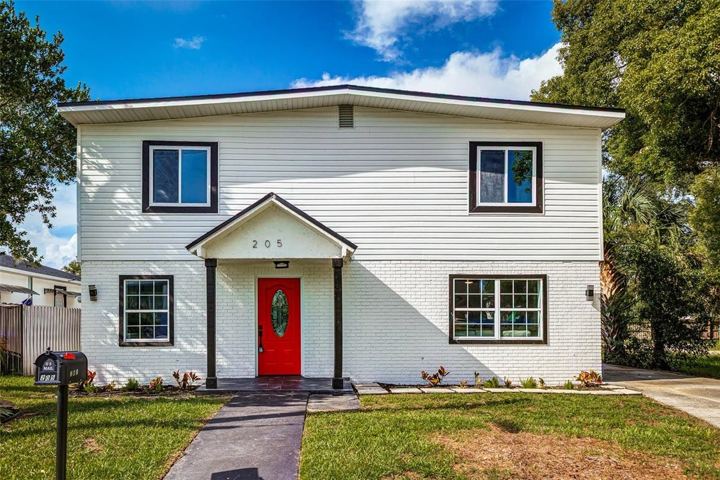 Photo of 205 W 6th Street, Lakeland, FL 33805 (MLS # L4965177)