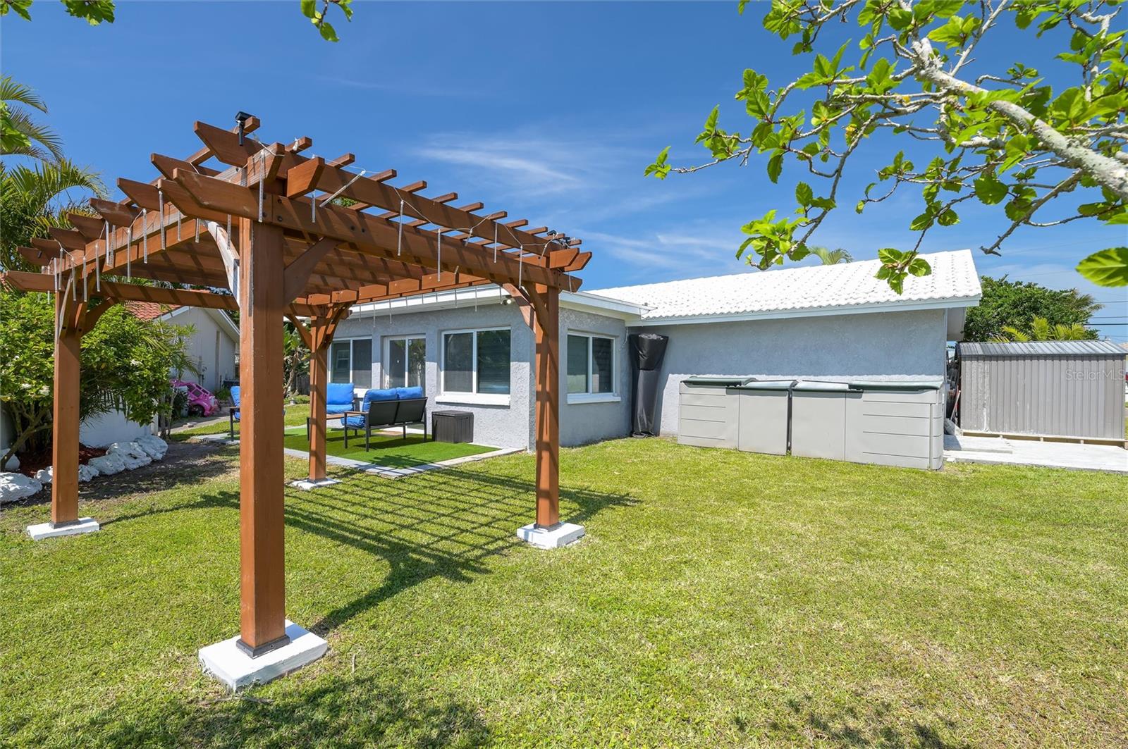 CAPRI ISLE SUB - Residential