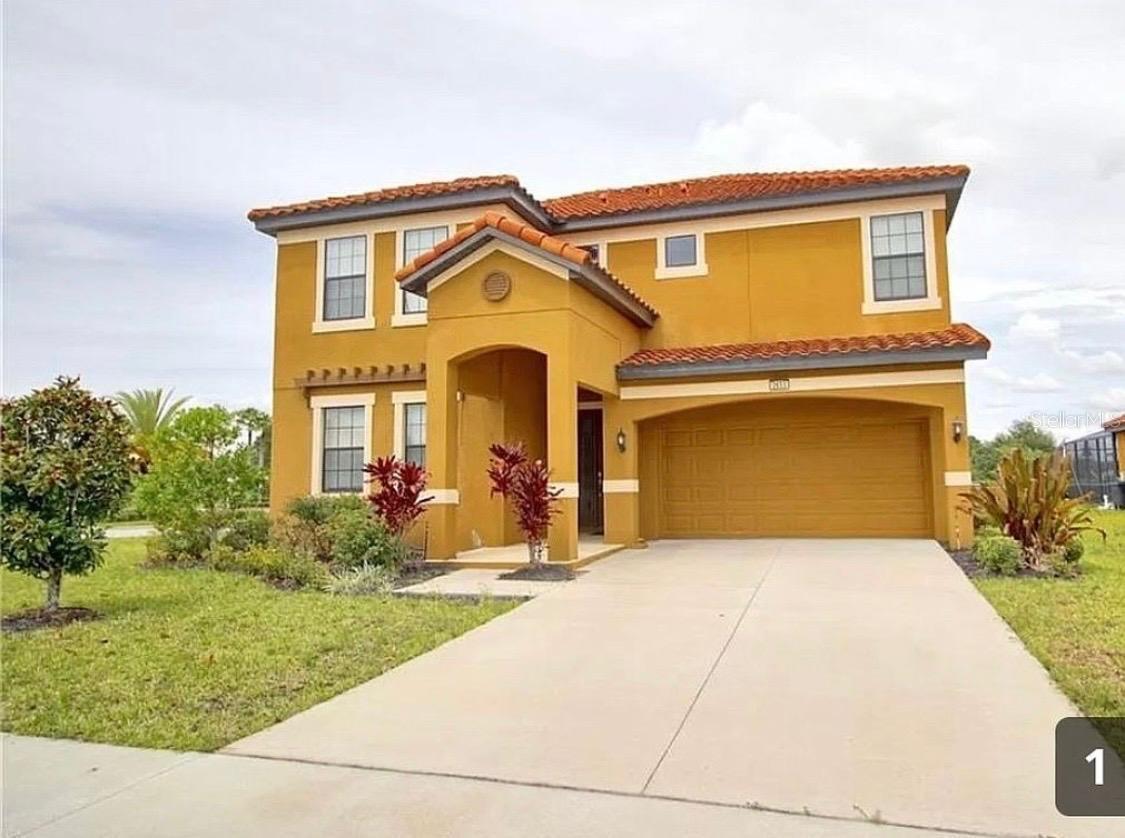 Now available for lease—minimum 6-day stay, no HOA approval required—is this stunning 5-bedroom, 4.5-bathroom pool home located in the Rosemont Woods subdivision of the prestigious Providence community in Davenport, FL. Built in 2015 on a spacious corner lot, this fully furnished two-story home offers a bright and open floor plan, perfect for short-term or extended stays. Enjoy a private, fully enclosed heated pool with a dedicated pool/patio bathroom, plus a 2-car attached garage, irrigation system, and a Spanish-style ceramic tile roof. The kitchen features granite countertops and ceramic tile flooring in common areas, with carpeting in the bedrooms.
Each bedroom is thoughtfully designed with direct or shared access to a bathroom. The first-floor guest suite includes private access to the guest bath. Upstairs, the primary suite features a full en suite, while an additional guest suite also offers its own bathroom. Two more bedrooms share a Jack-and-Jill bath, making this home ideal for families or groups.
Located in the amenity-rich, gated community of Providence, residents have access to a championship golf course designed by Michael Dasher, a full-service clubhouse with pro shop and restaurant, two resort-style swimming pools (one with slides, one for laps), lighted tennis courts, a modern fitness and aquatic center, activity room, 24/7 security gate with manned entry, scenic sidewalks, and a brand new dog park. Providence offers one of the best lifestyle packages in the Orlando area, and this home’s HOA dues are only $400 per quarter (covered by the owner).
Conveniently situated less than 30 minutes from Walt Disney World and under 45 minutes to Universal Studios and Orlando International Airport, this home is perfectly located for vacationers, remote workers, or transitional living. Contact us today for availability and lease details!