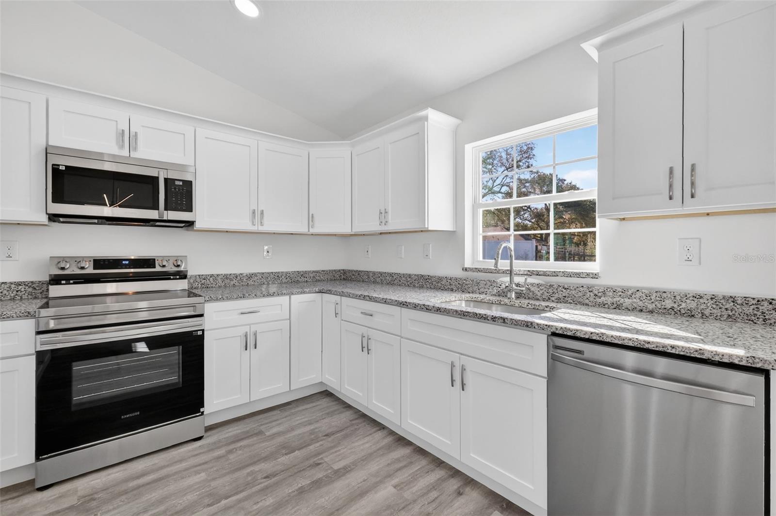 RAINBOW ACRES UN 04 - Residential