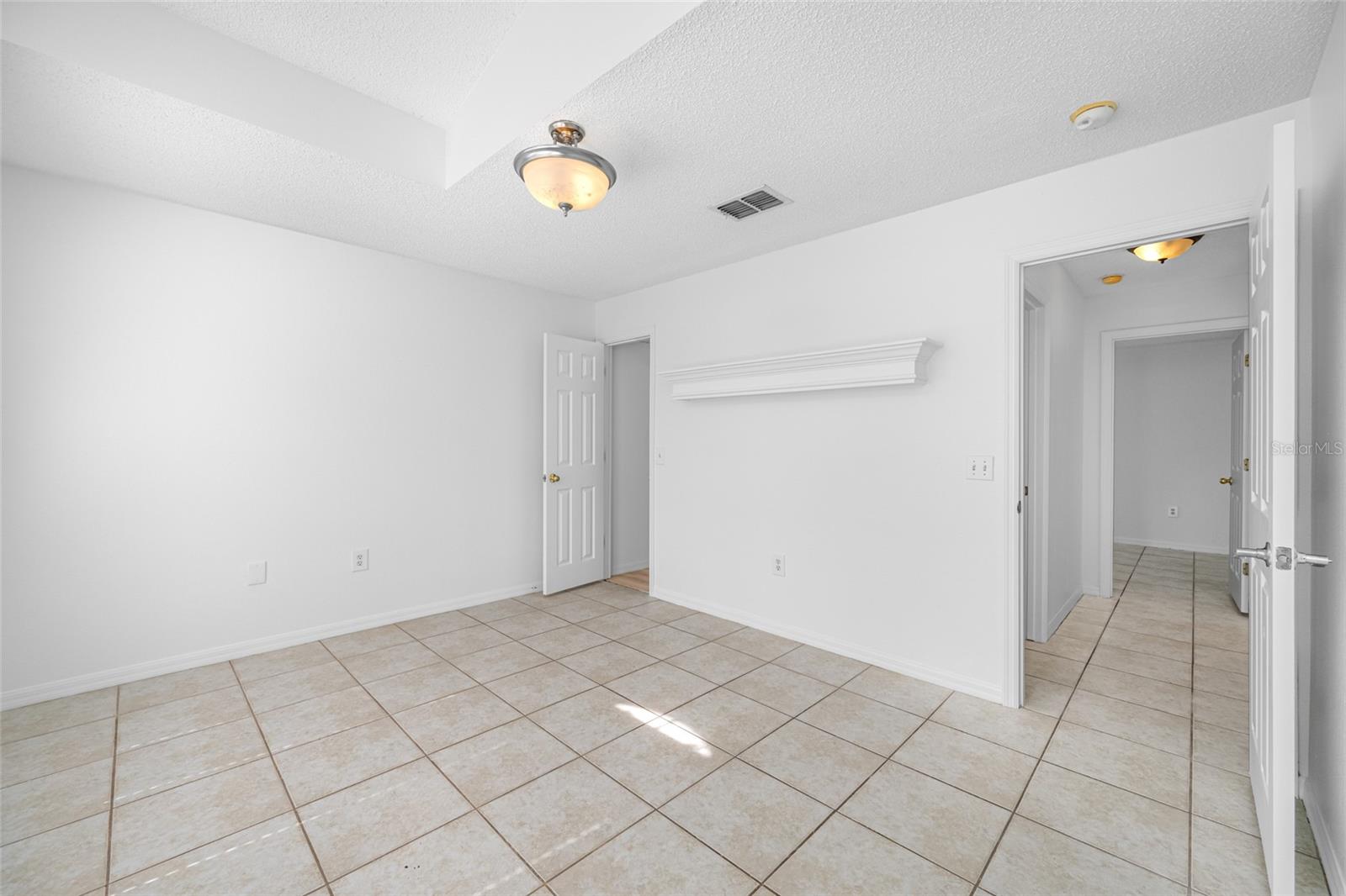 ABERDEEN PH 01 - Residential Lease