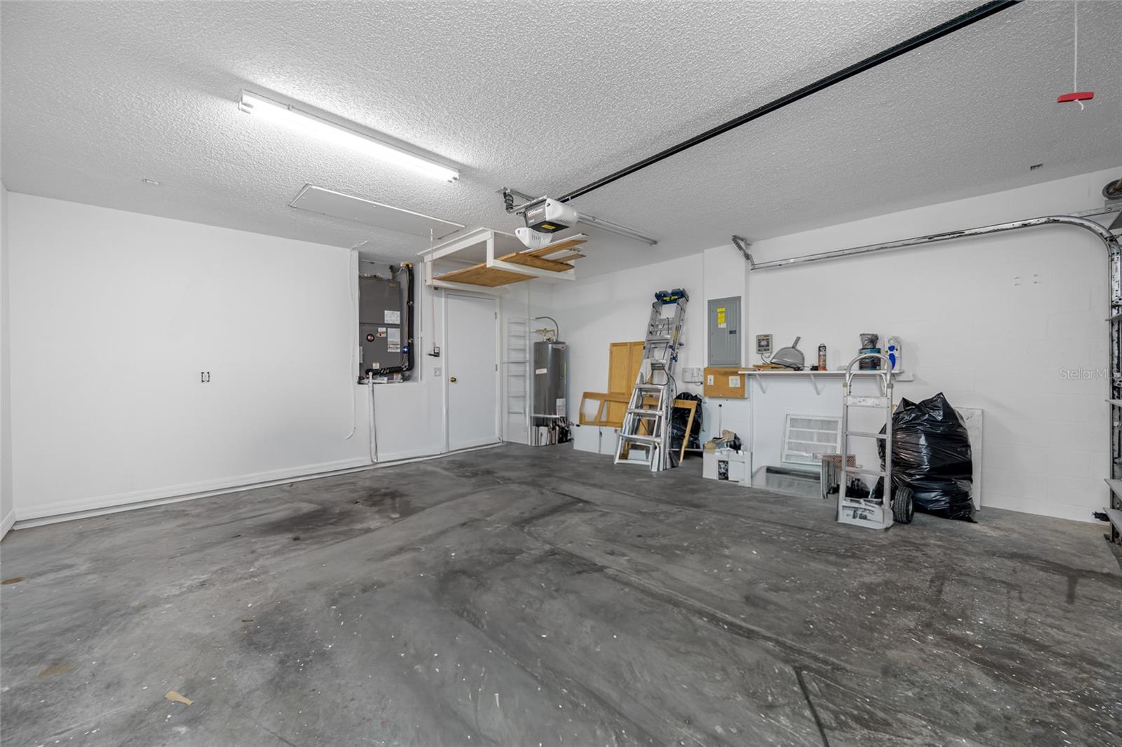 ABERDEEN PH 01 - Residential Lease