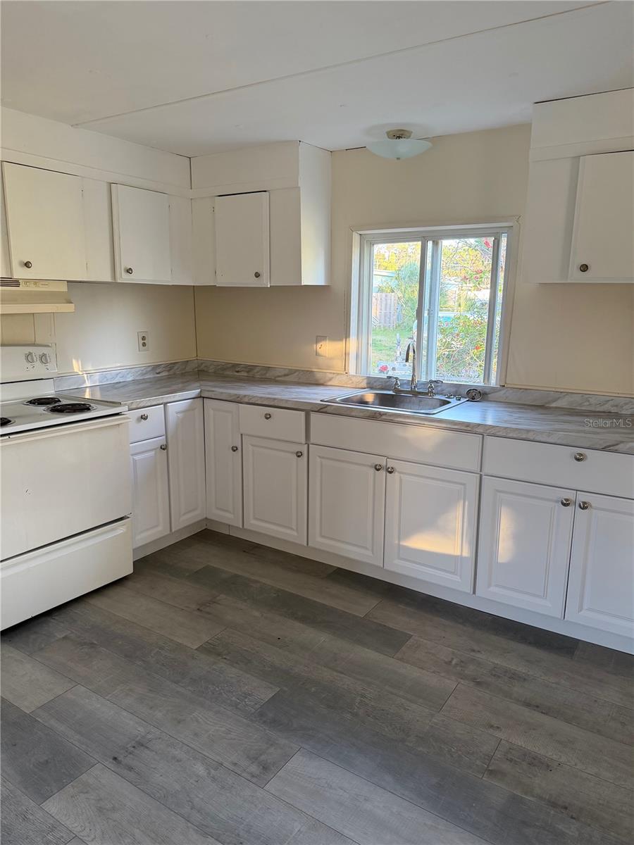 NORTH MOBILE VILLAGE - Residential