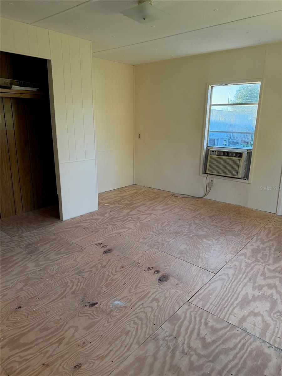 NORTH MOBILE VILLAGE - Residential