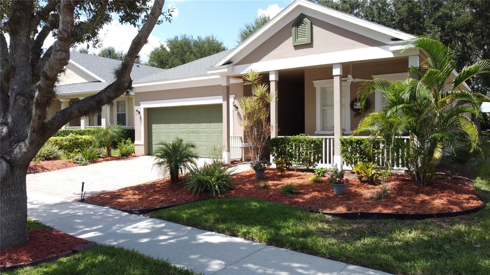 CASCADES OF GROVELAND (TRILOGY) - Residential