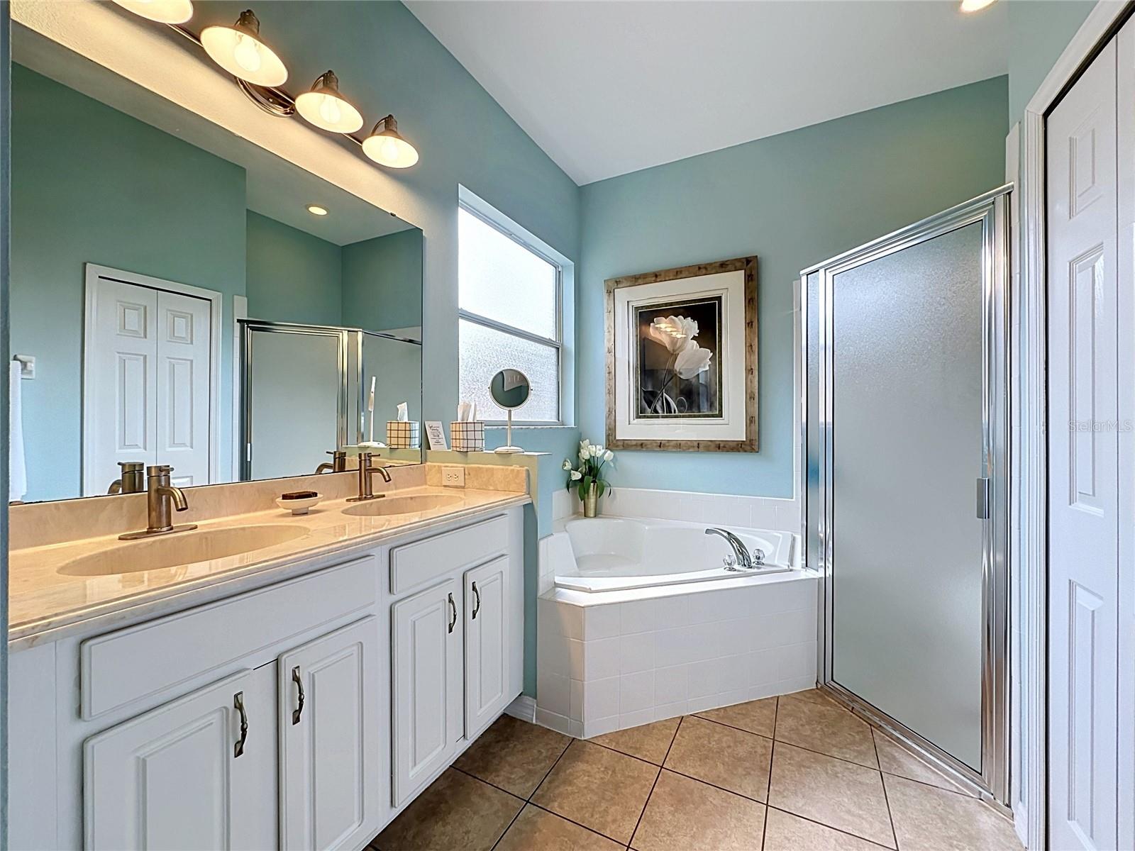 CASCADES OF GROVELAND (TRILOGY) - Residential