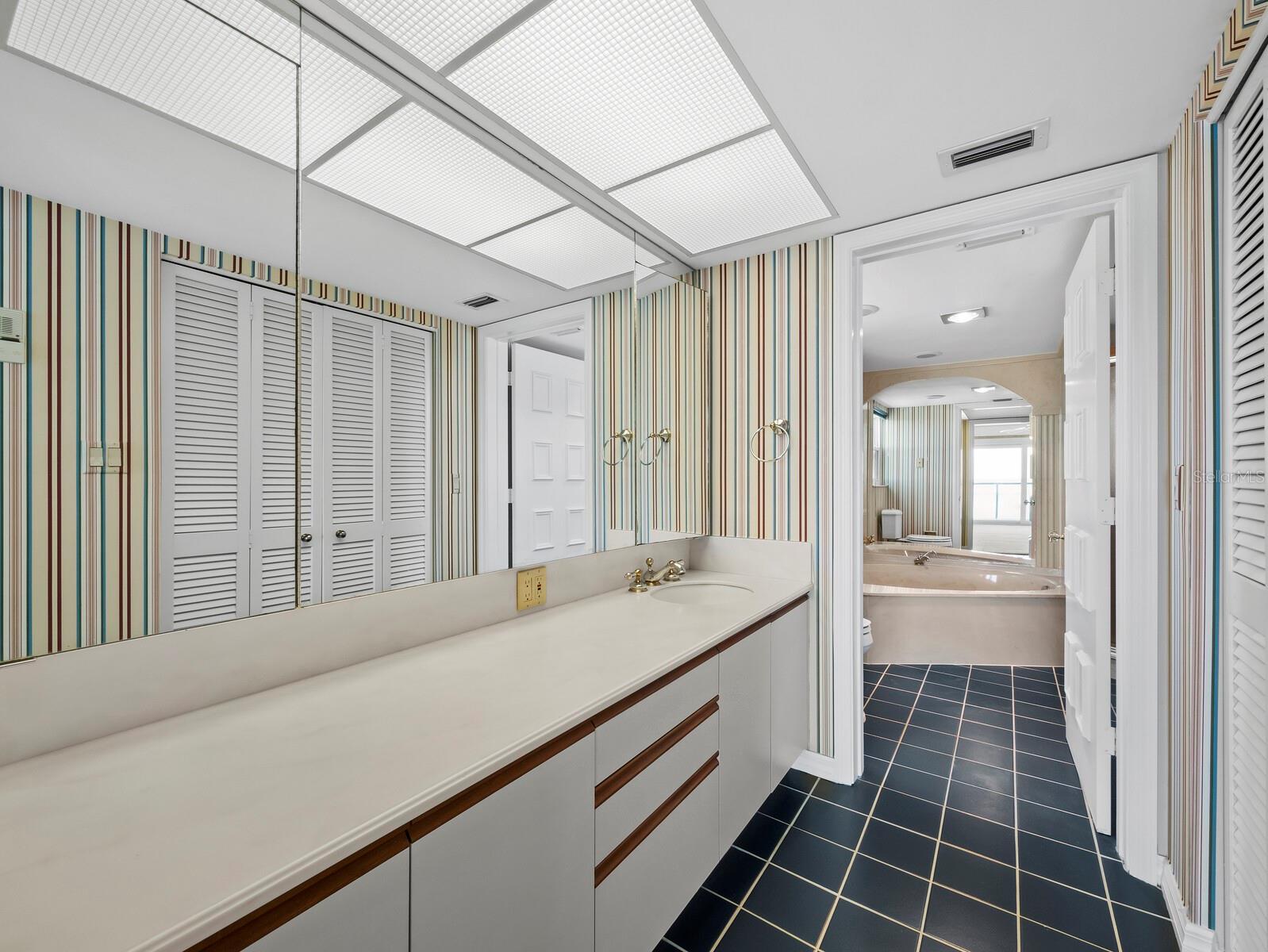 WINDWARD PASSAGE - Residential