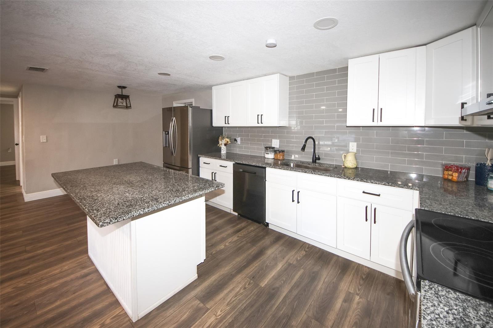 1206 TAMARAC DRIVE