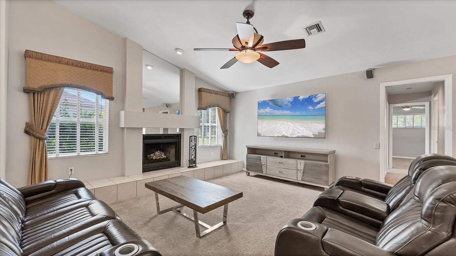 RIVER CLUB - Residential