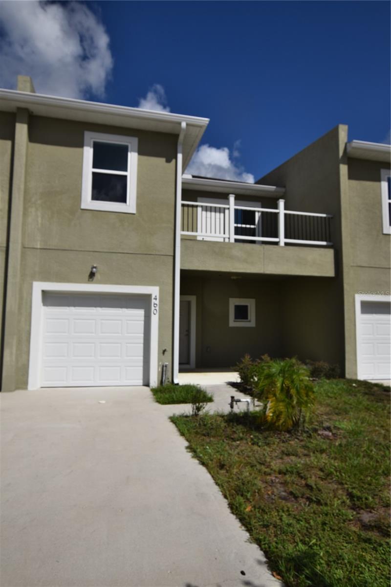 Beautiful 4 bedrooms/4 baths Townhouse For rent in Davenport, FL 33896 . This two story spacious open floor plan, spacious kitchen with granite counter tops.