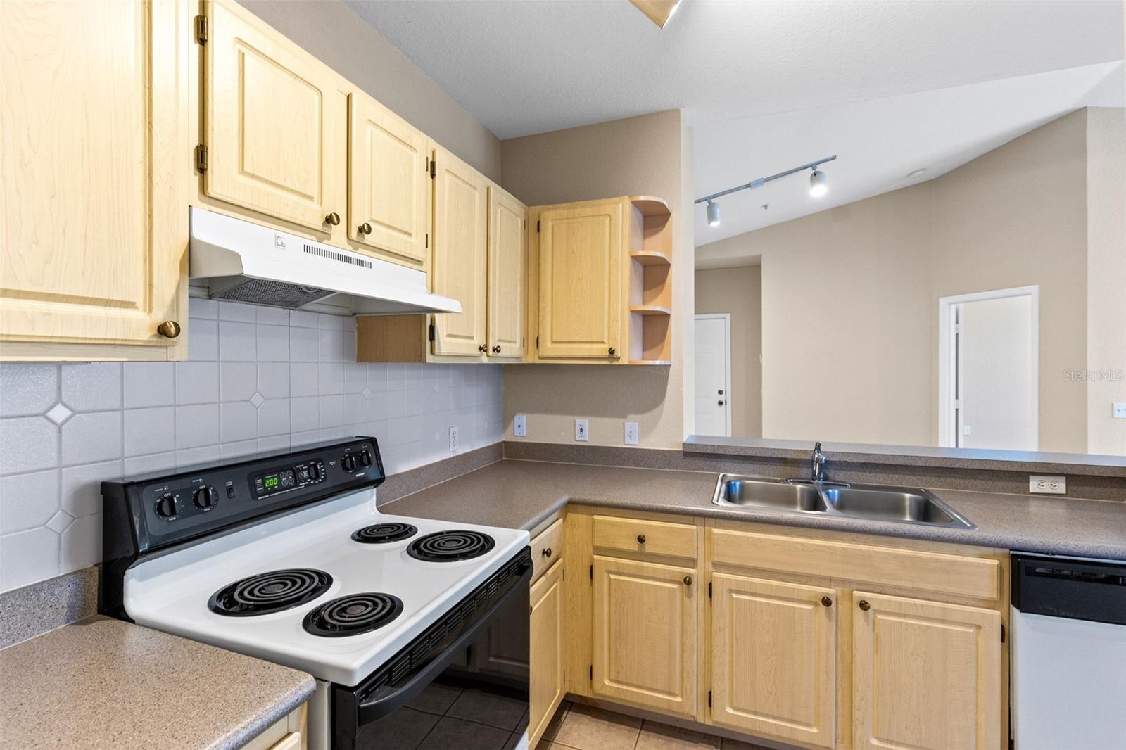 VISCONTI WEST CONDO - Residential