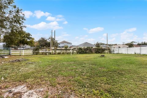 A home in LAKELAND