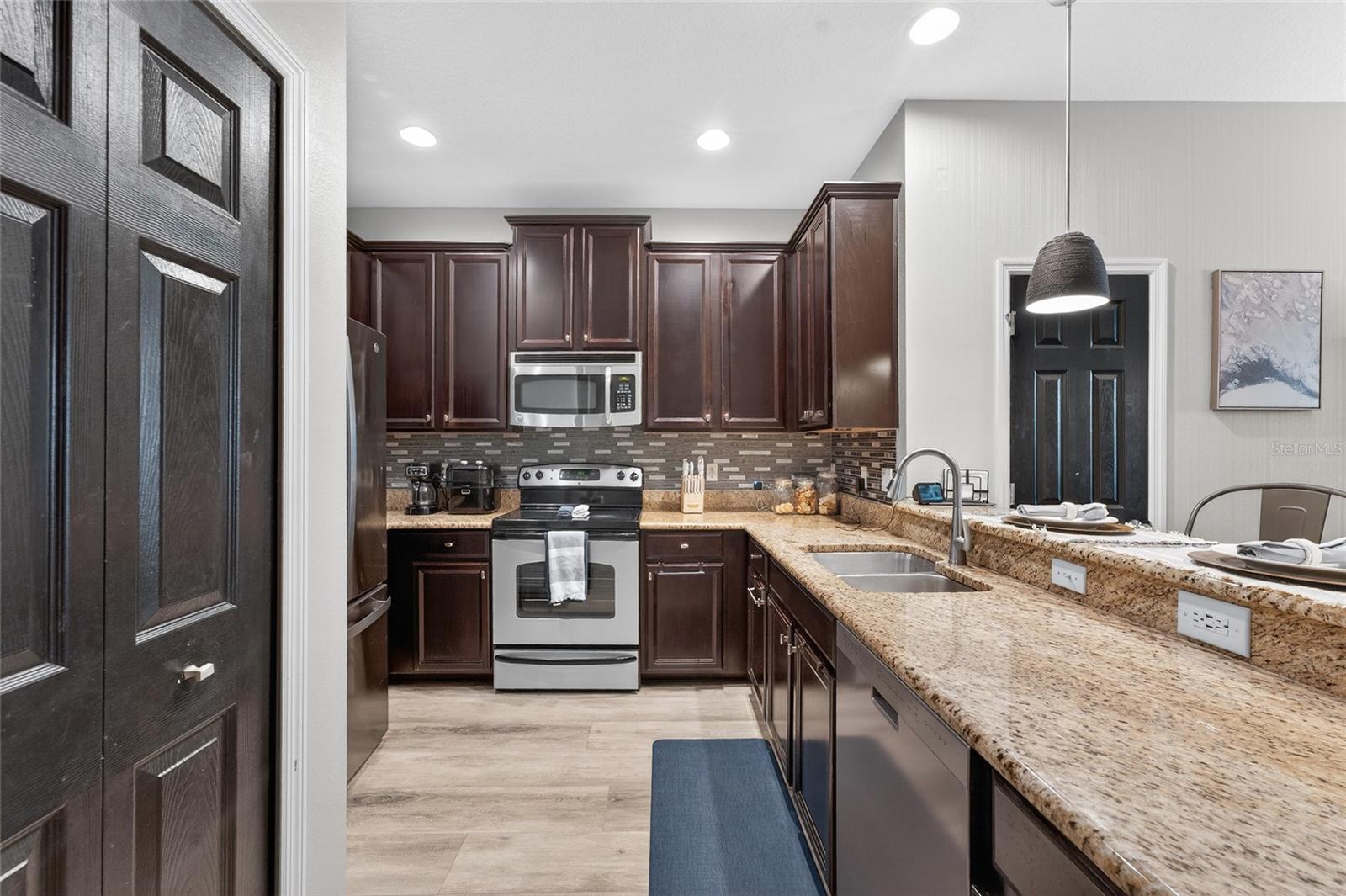 OASIS COVE AT LAKESIDE VILLAGE - Residential