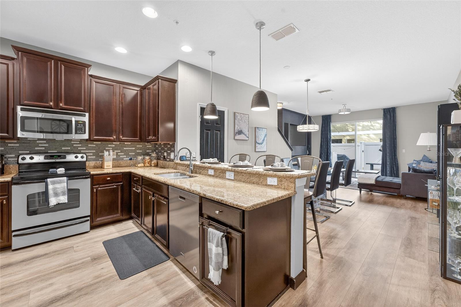 OASIS COVE AT LAKESIDE VILLAGE - Residential