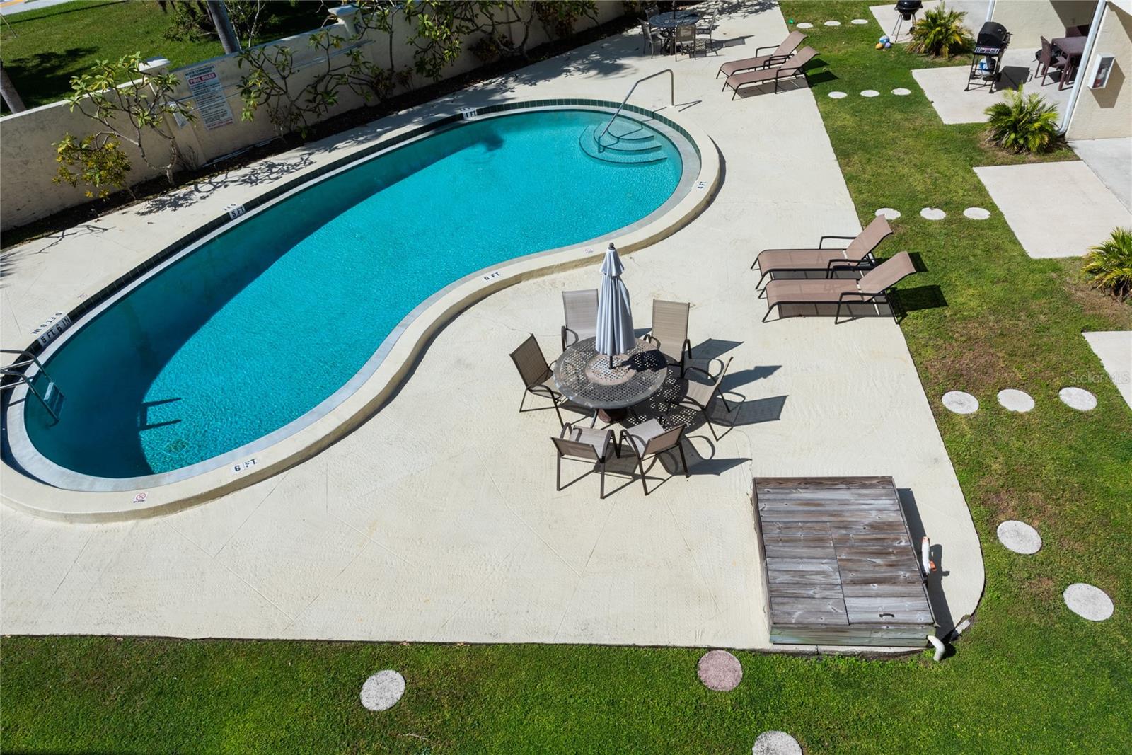 BEACH TWNHS - Residential