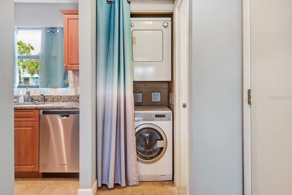 BEACH TWNHS - Residential