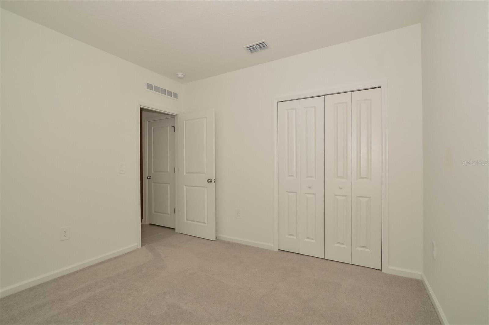 HIDDEN RIDGE AT ESTATES - Residential Lease