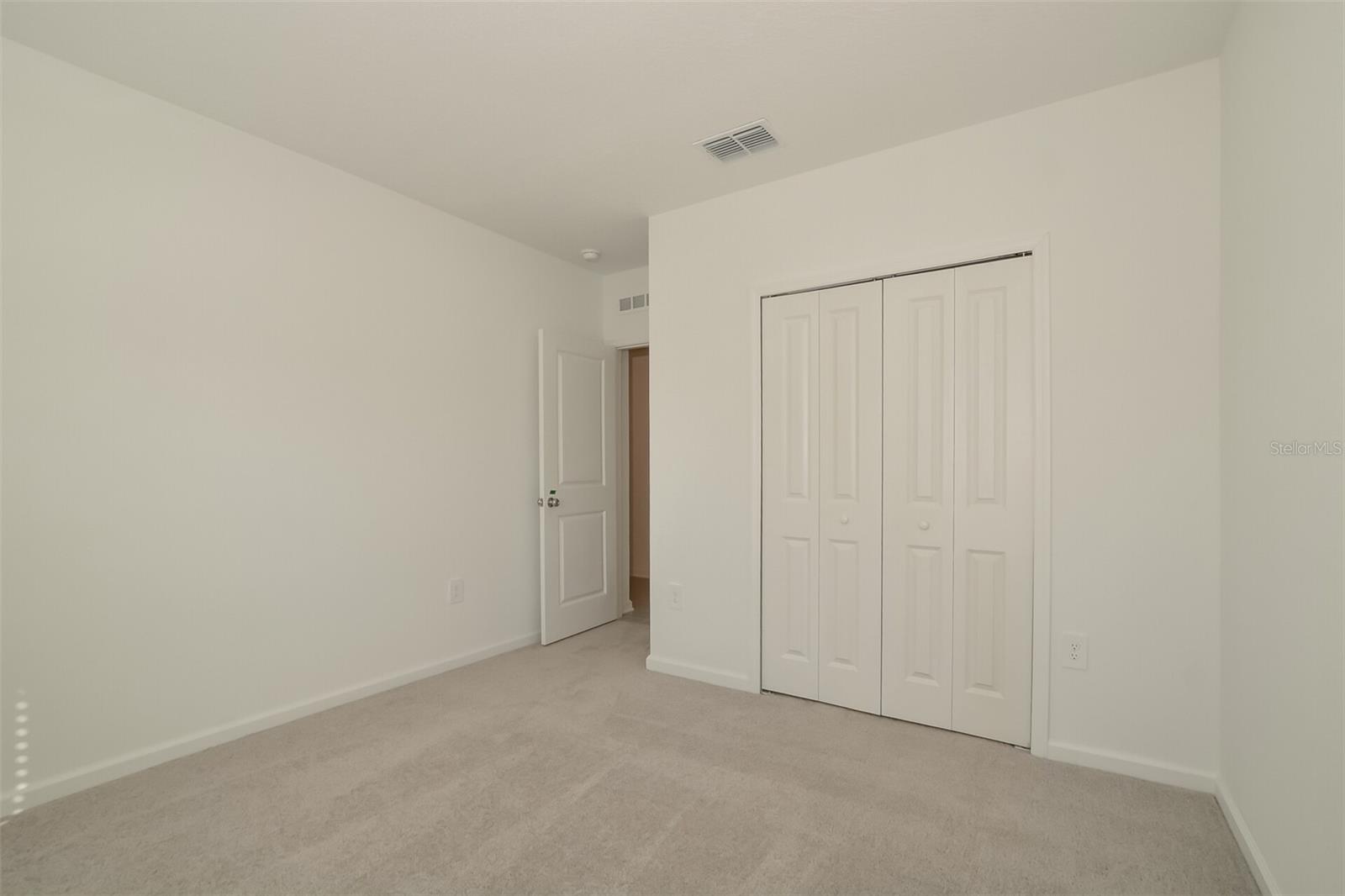 HIDDEN RIDGE AT ESTATES - Residential Lease