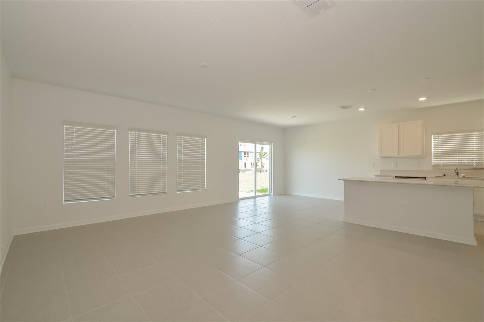 HIDDEN RIDGE AT ESTATES - Residential Lease