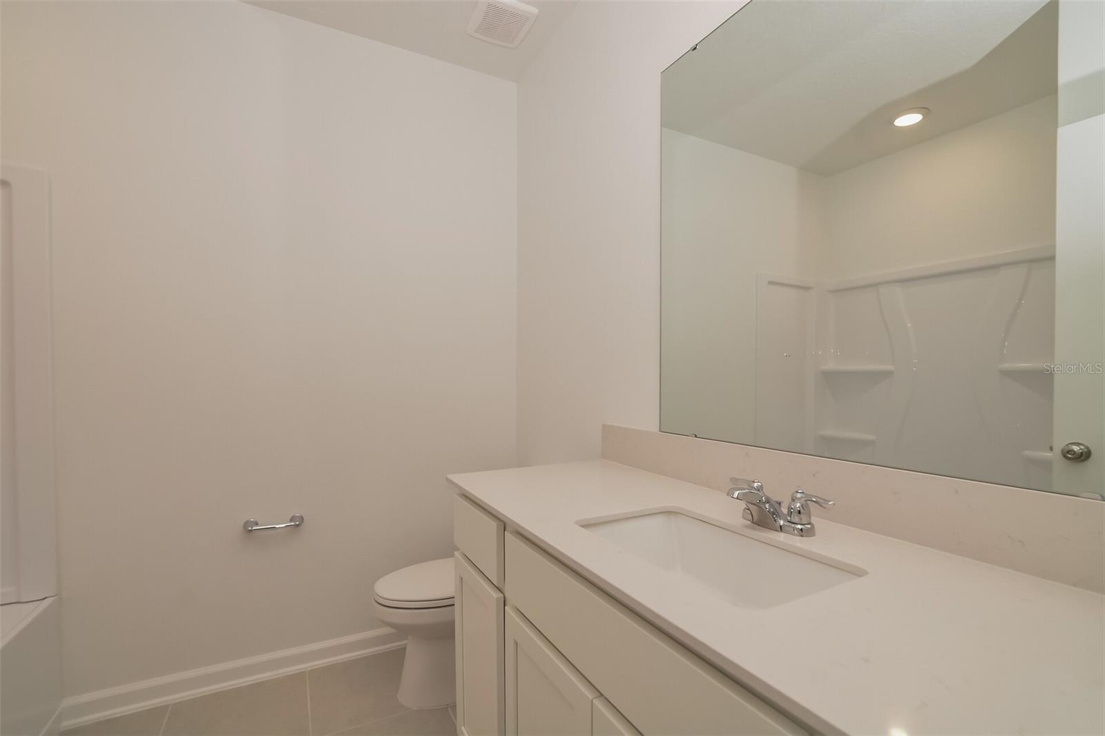 HIDDEN RIDGE AT ESTATES - Residential Lease