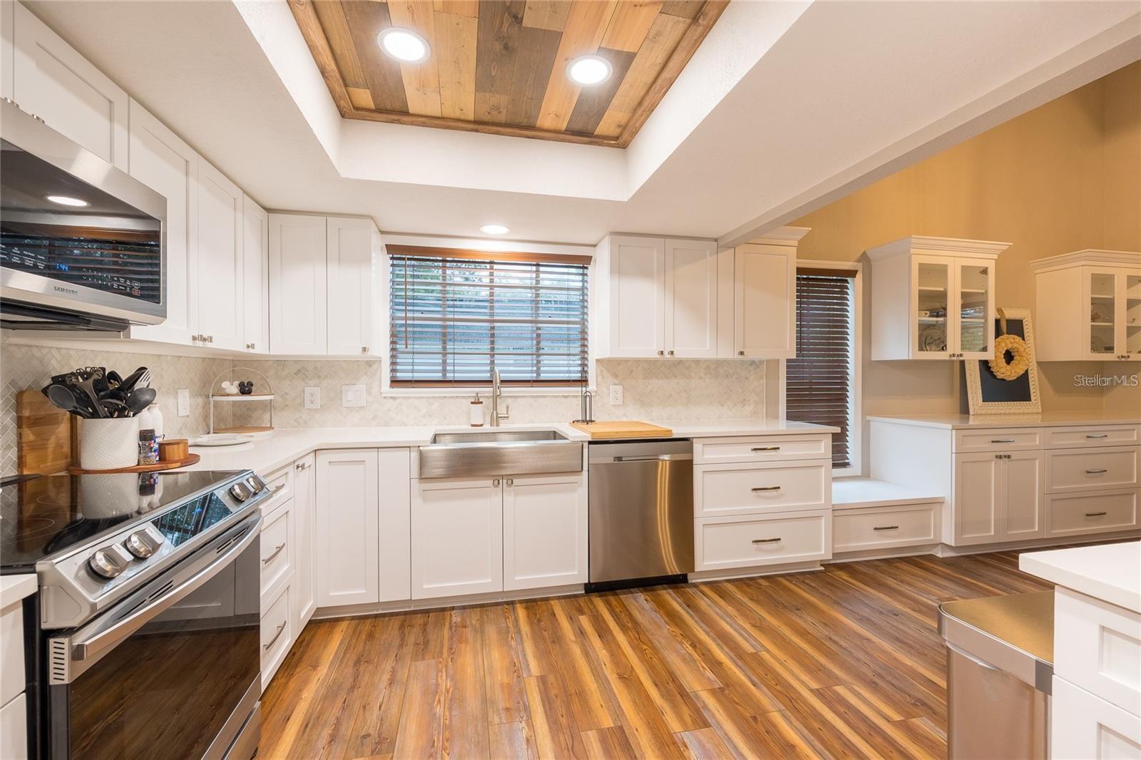 LONG LAKE ESTATES - Residential