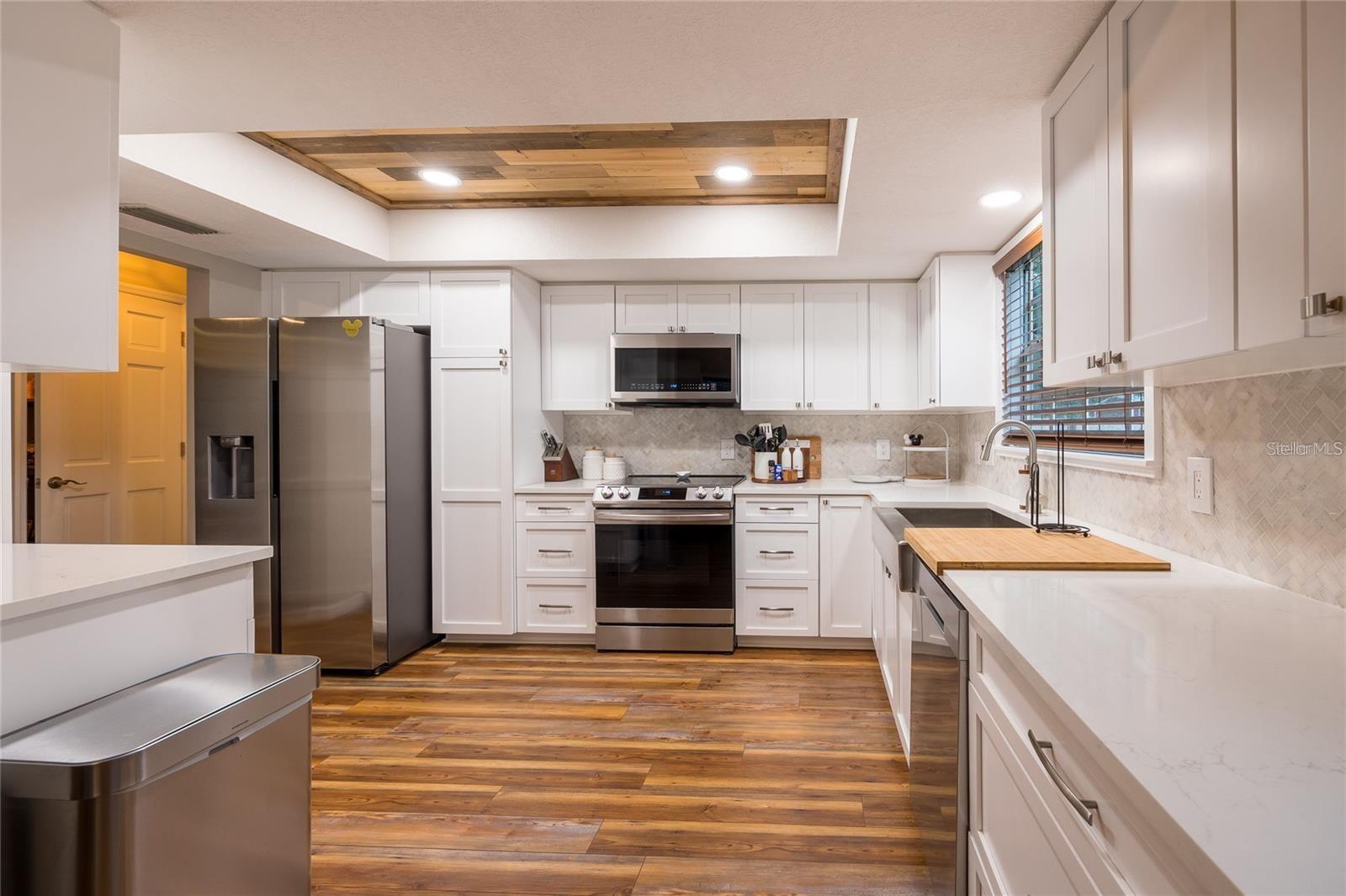 LONG LAKE ESTATES - Residential