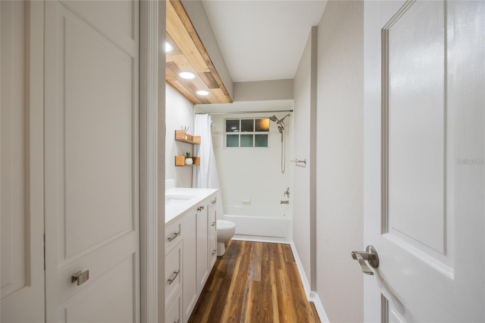 LONG LAKE ESTATES - Residential