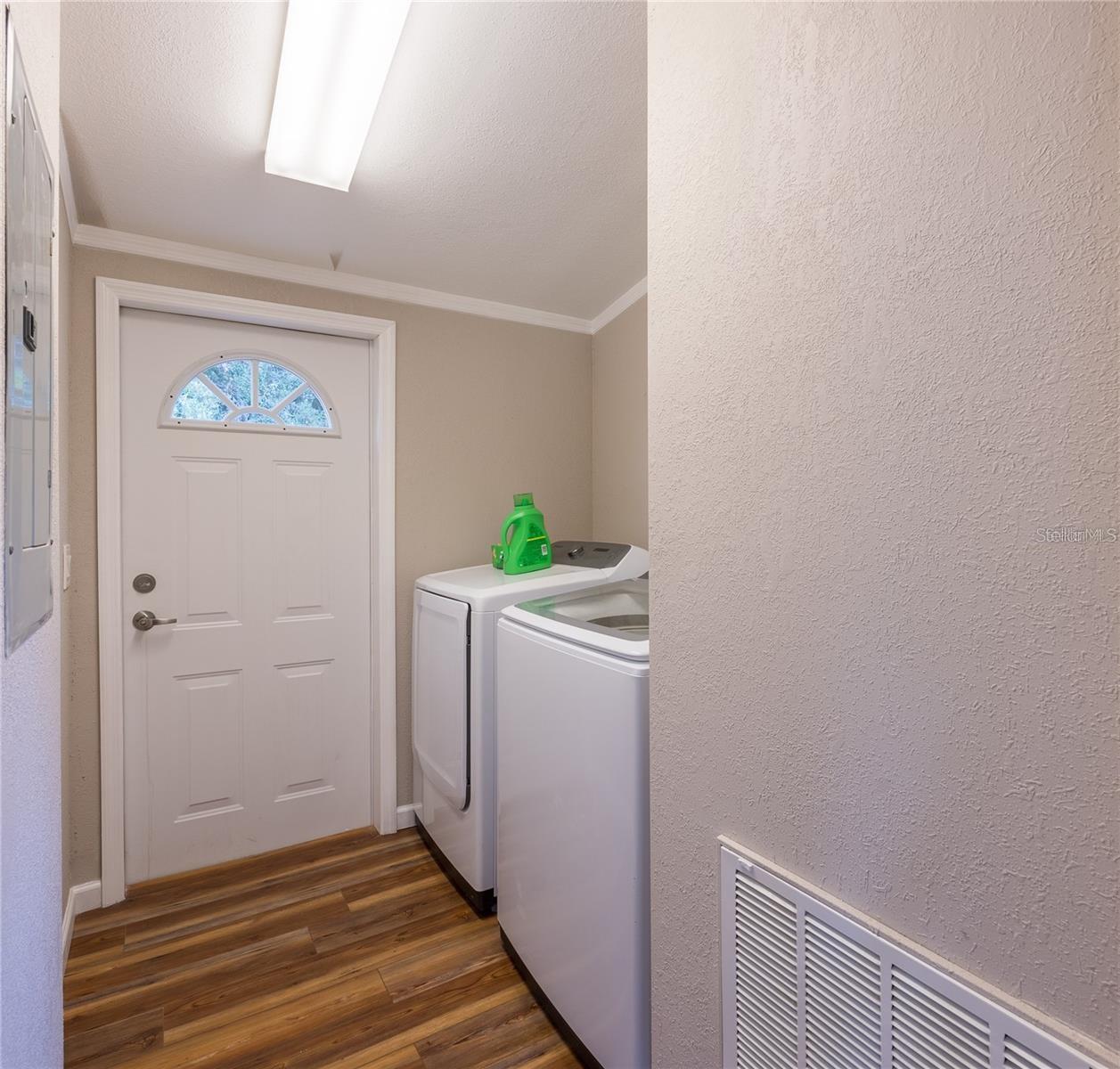 LONG LAKE ESTATES - Residential