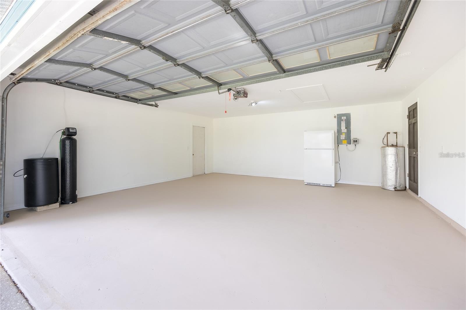 LONG LAKE ESTATES - Residential